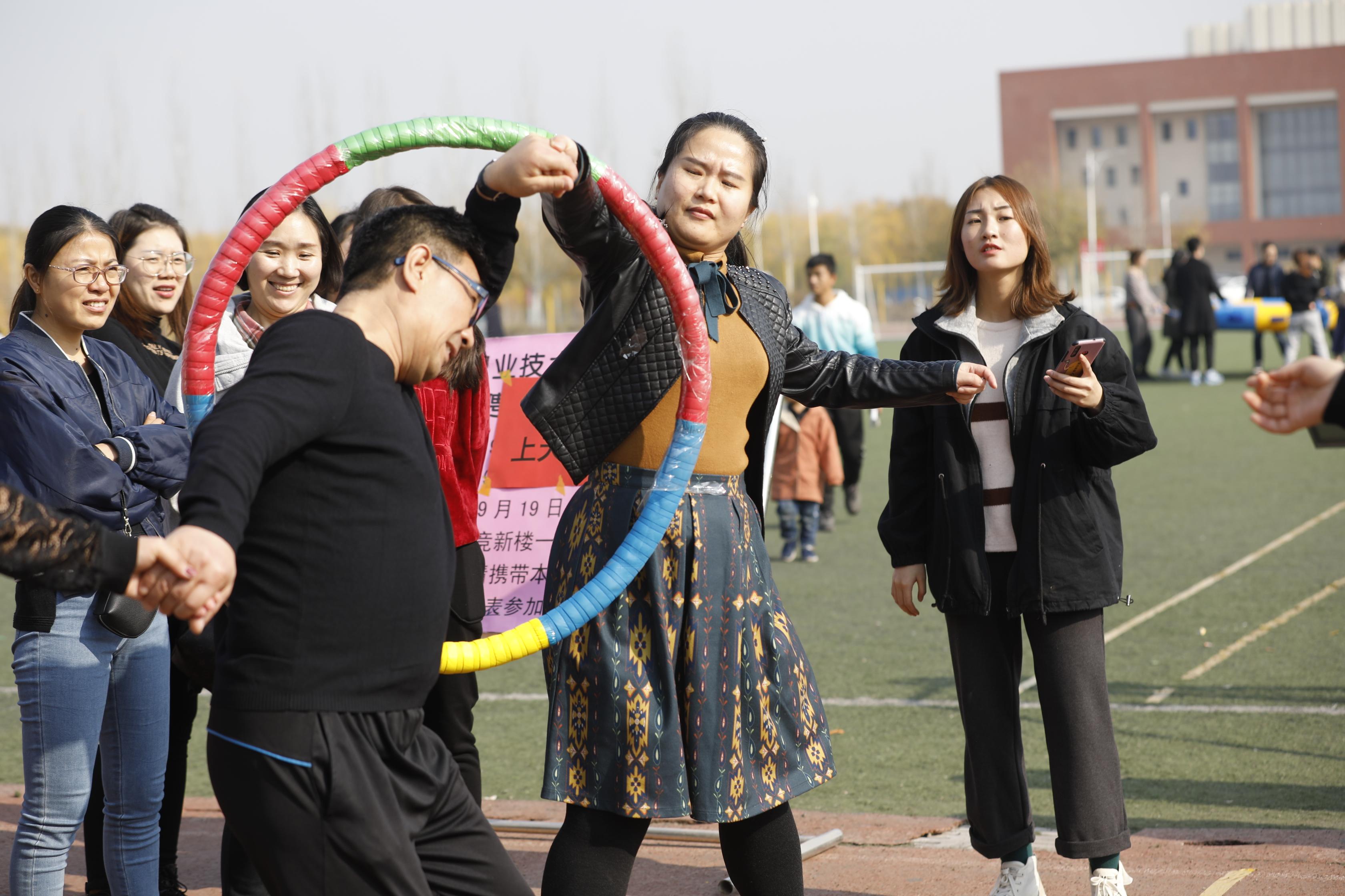 学校第二届教职工趣味运动会圆满结束